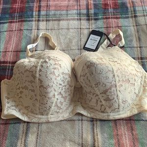 NWT 40E cream lace city chic bra